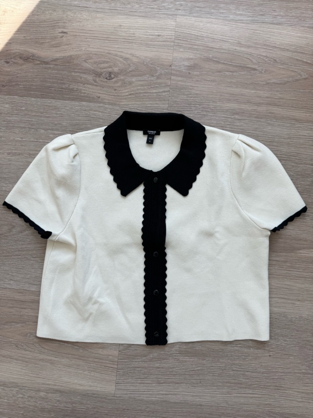 Express Cream Short Sleeve Crop Top with Black Scalloped Trim